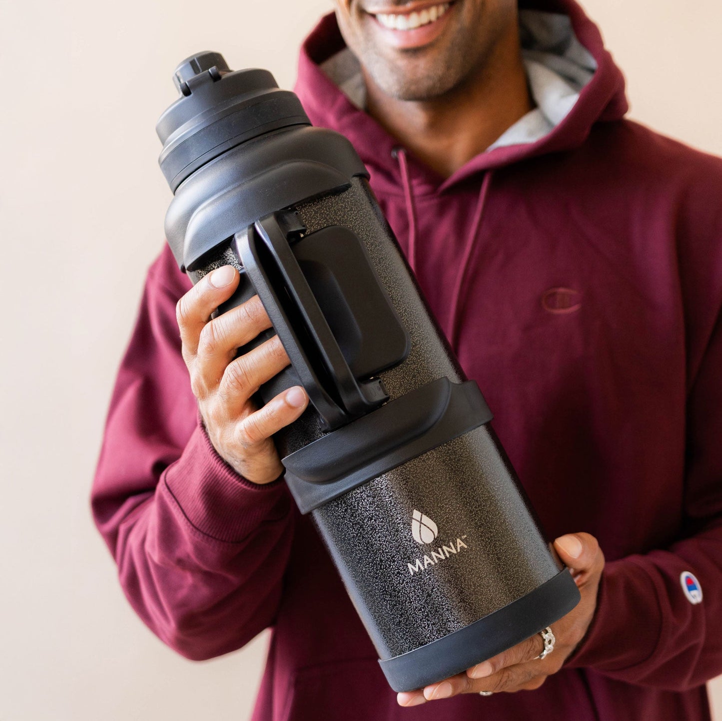 4l-titan-bottle-135-oz-c1 5Manna_Website_Lifestyles-29.jpg
